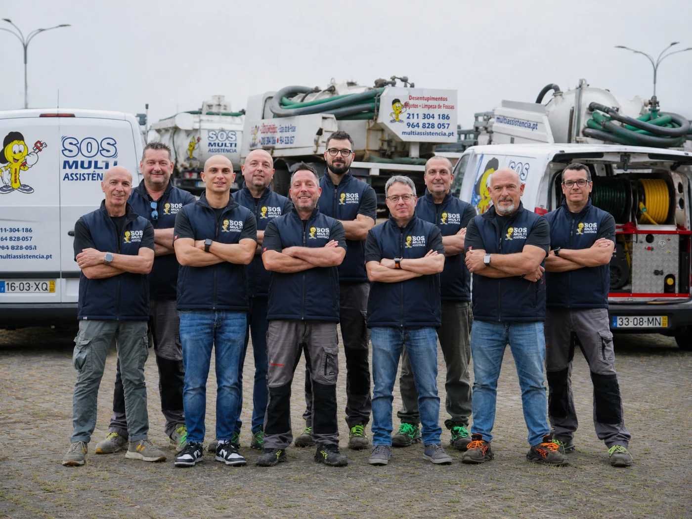 The SOS Multiassistência team of technicians and their fleet